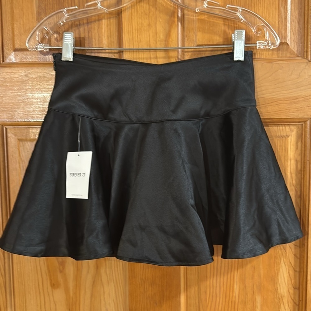 NWT forever 21 short black flar skirt size xsmall . - Picture 2 of 5